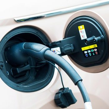 electric-vehicle-pump-gas-prices-science-1234403119-4710366